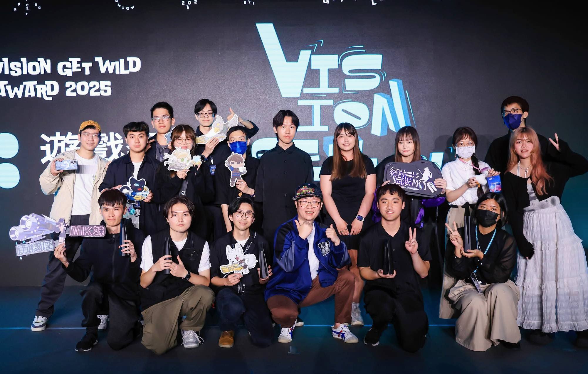 現場頒獎典禮與頒獎人兼評審 赤燭共同創辦人-小光 合影